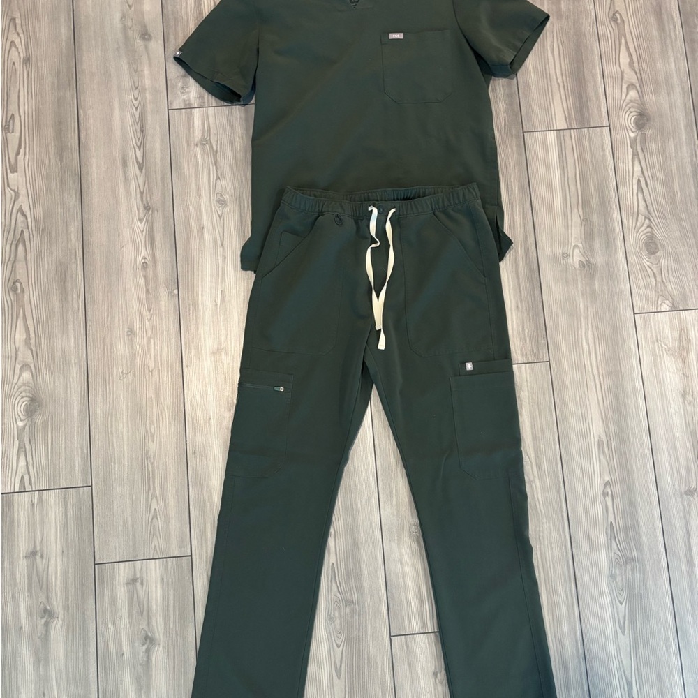 FIGS Men’s Medium Set | Hunter Green